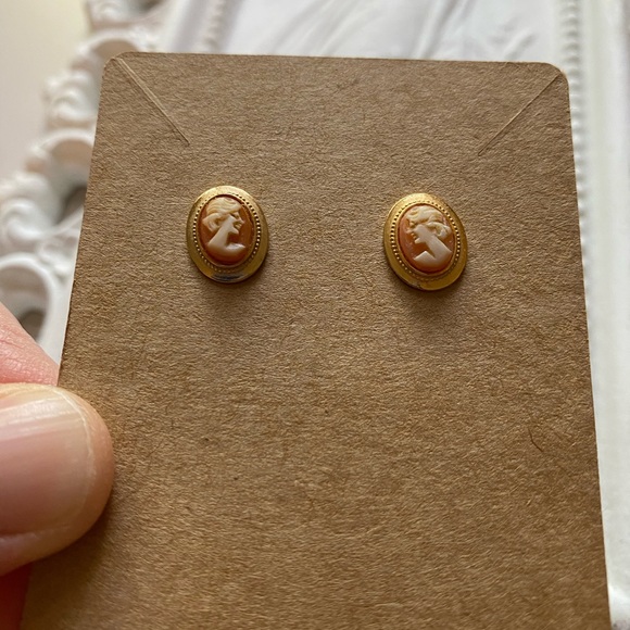 🌛🌜Beautiful cameo studs - new - Picture 3 of 6